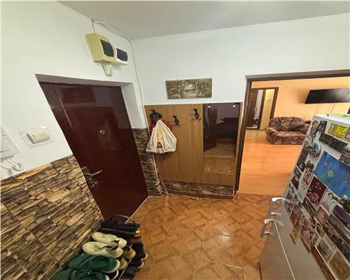 Apartament 3 camere, etaj 3, zona Big, luminos, ideal familie