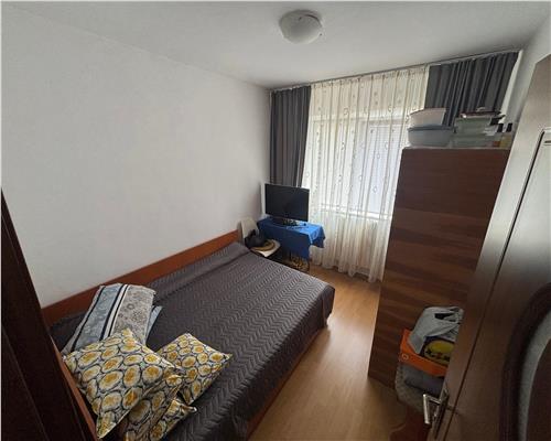Apartament 3 camere, etaj 3, zona Big, luminos, ideal familie