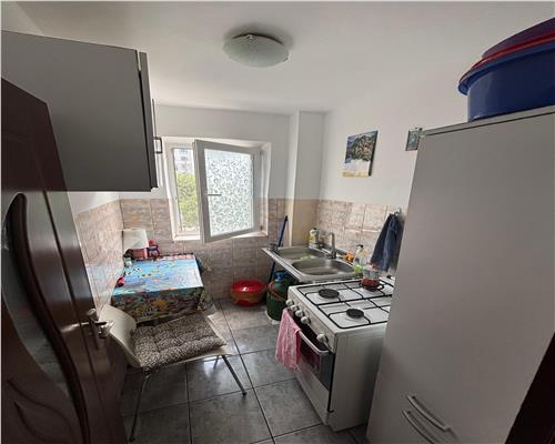 Apartament 3 camere, etaj 3, zona Big, luminos, ideal familie