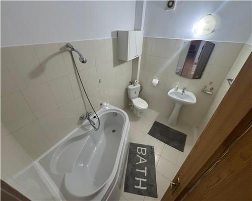 Apartament 2 camere + dressing, ultracentral, etaj 1, utilat, centrala gaz
