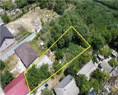 Teren de vanzare cu casa din chirpici în zona Orizontului, cu utilitati