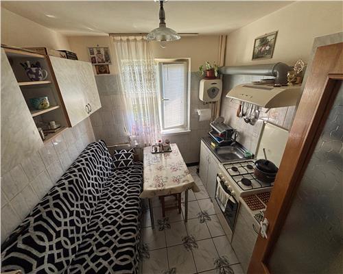 Apartament 2 camere, zona Vest etaj 3