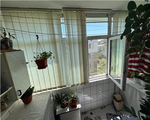 Apartament 2 camere, zona Vest etaj 3