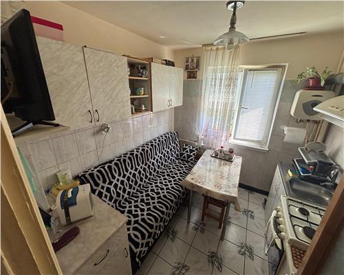 Apartament 2 camere, zona Vest etaj 3