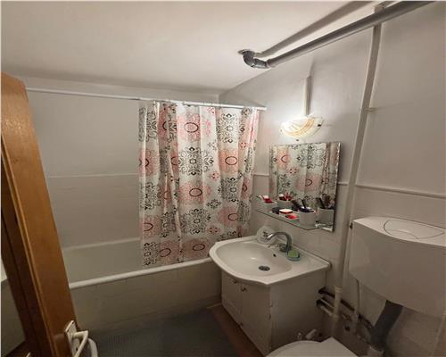 Apartament 2 camere, zona Vest etaj 3