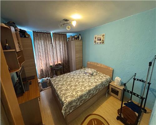 Apartament 2 camere, zona Vest etaj 3