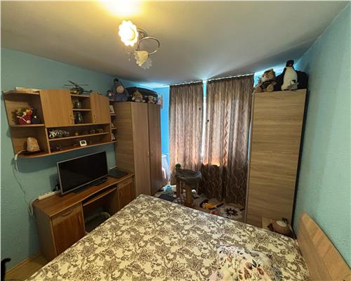 Apartament 2 camere, zona Vest etaj 3