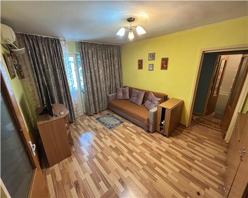 Apartament 2 camere, zona Vest etaj 3