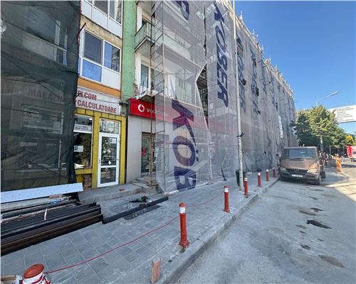 Spatiu ultracentral de închiriat – vitrina mare, fost Vodafone