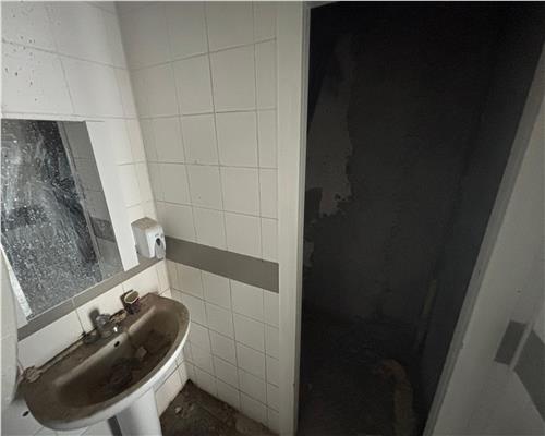 Spatiu ultracentral de închiriat – vitrina mare, fost Vodafone