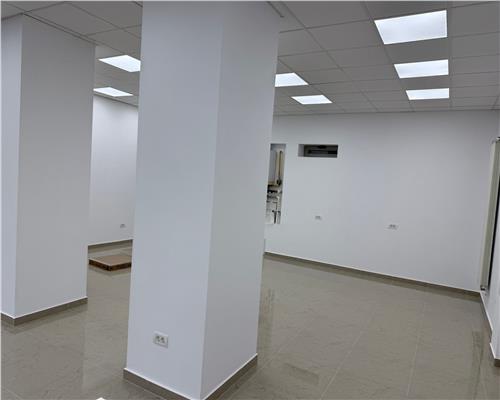 Spatiu ultracentral de închiriat – vitrina mare, fost Vodafone