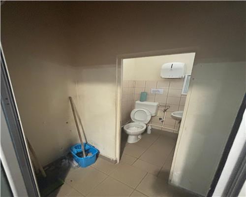 Spatiu comercial ultracentral 80 mp, parter, vitrina generoasa