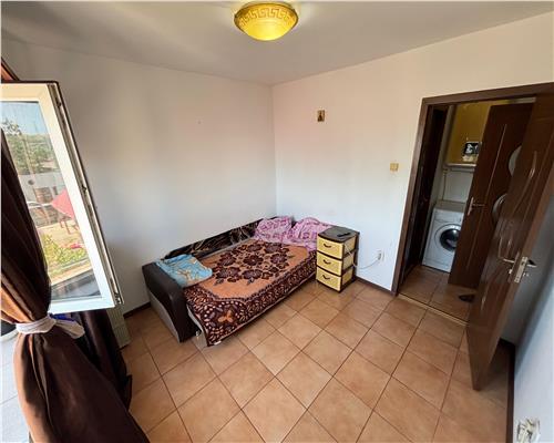 Apartament 2 camere, mobilat, etaj 3, zona Neptun – aproape de scoala