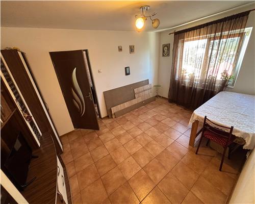 Apartament 2 camere, mobilat, etaj 3, zona Neptun – aproape de scoala