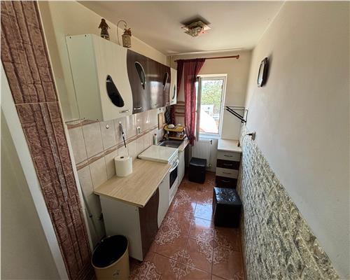 Apartament 2 camere, mobilat, etaj 3, zona Neptun – aproape de scoala