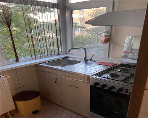 Apartament 2 camere E3, mobilat, utilat, cu parcare, etaj 2