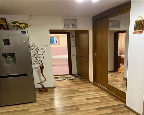 Apartament 2 camere E3, mobilat, utilat, cu parcare, etaj 2