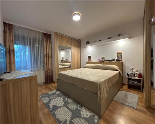 Casa ultracentrala complet utilata, 4 camere, curte, foisor