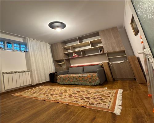 Casa ultracentrala complet utilata, 4 camere, curte, foisor
