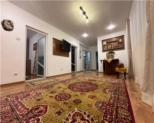 Casa ultracentrala complet utilata, 4 camere, curte, foisor
