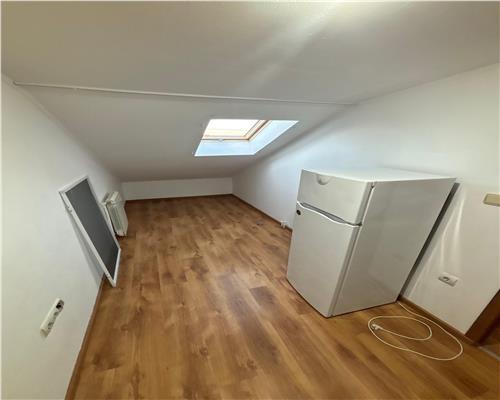 Casa ultracentrala complet utilata, 4 camere, curte, foisor