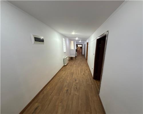 Casa ultracentrala complet utilata, 4 camere, curte, foisor