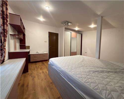 Casa ultracentrala complet utilata, 4 camere, curte, foisor