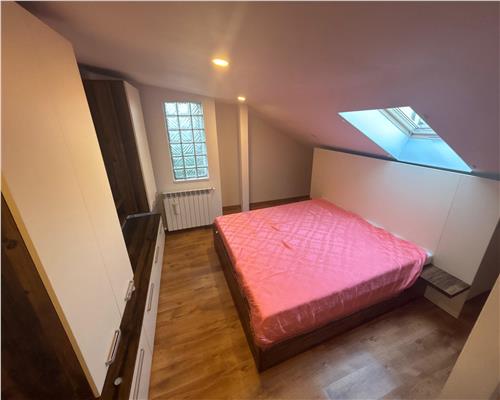Casa ultracentrala complet utilata, 4 camere, curte, foisor