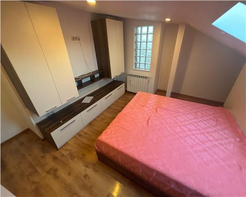 Casa ultracentrala complet utilata, 4 camere, curte, foisor