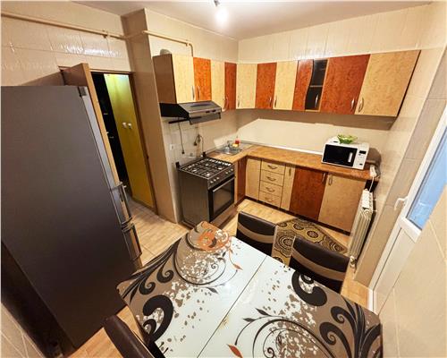 Apartament complet mobilat, 3 camere, C5, centrala proprie