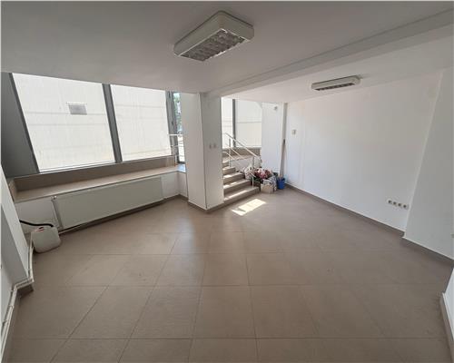 Spatiu comercial central 104 mp de închiriat – vad excelent, parcare
