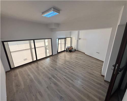 Spatiu comercial central 104 mp de închiriat – vad excelent, parcare