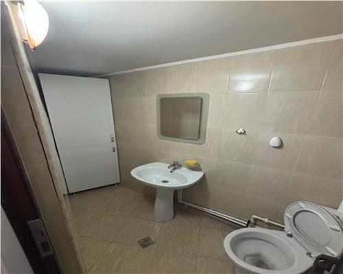 Spatiu comercial central 104 mp de închiriat – vad excelent, parcare