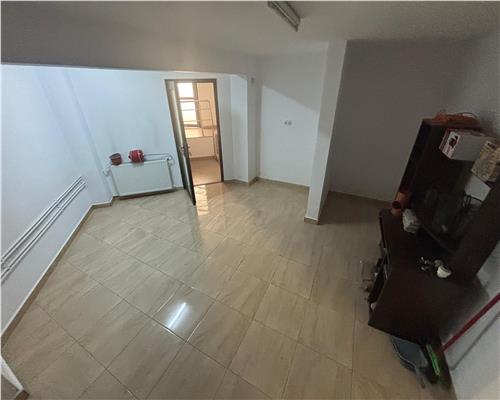 Spatiu comercial central 104 mp de închiriat – vad excelent, parcare