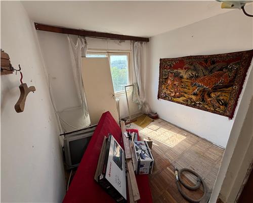Apartament 3 camere, 42 mp, etaj 3 – ideal locuit sau investitie, Alunisului
