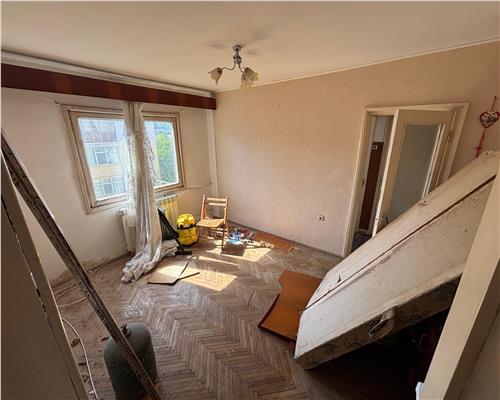 Apartament 3 camere, 42 mp, etaj 3  ideal locuit sau investitie, Alunisului