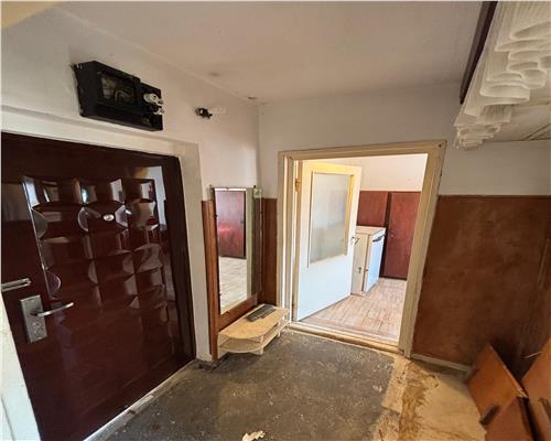 Apartament 3 camere, 42 mp, etaj 3 – ideal locuit sau investitie, Alunisului