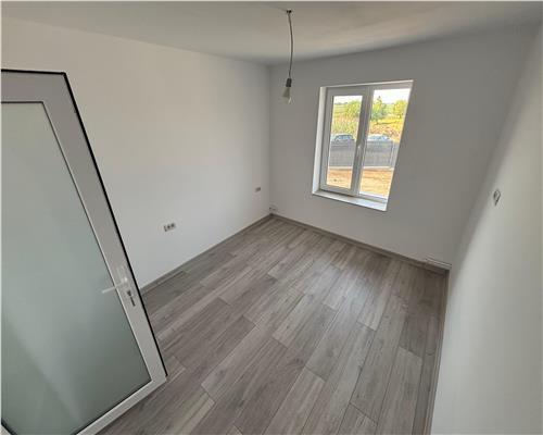 Teren 528 mp cu casa, utilitati si vedere panoramica la balta