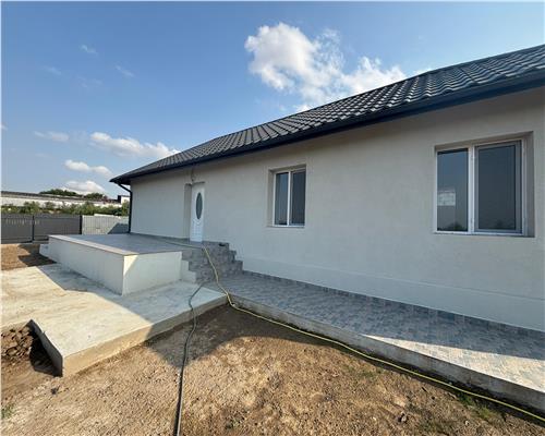 Teren 528 mp cu casa, utilitati si vedere panoramica la balta