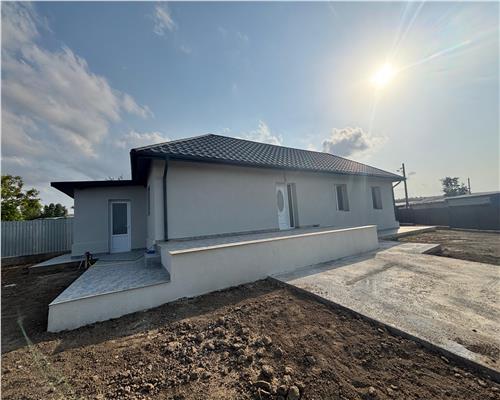 Teren 528 mp cu casa, utilitati si vedere panoramica la balta