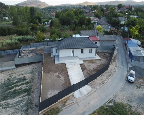 Teren 528 mp cu casa, utilitati si vedere panoramica la balta