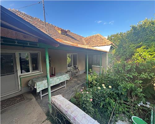 Casa 4 camere, teren 1081 mp, Niculitel, acces asfaltat