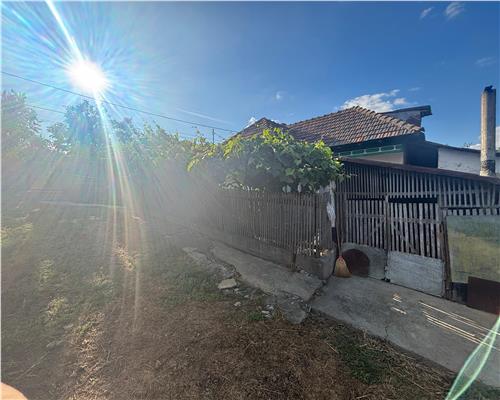 Casa 4 camere, teren 1081 mp, Niculitel, acces asfaltat