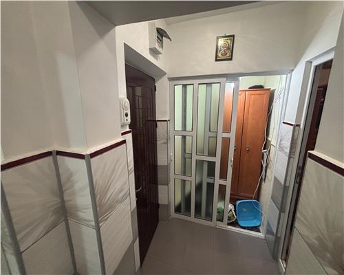 De vânzare apartament 3 camere renovat Etaj 1