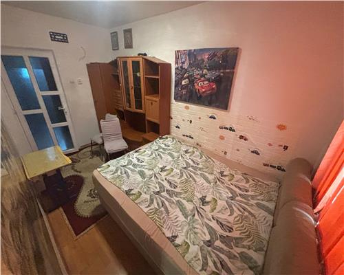 De vânzare apartament 3 camere renovat Etaj 1