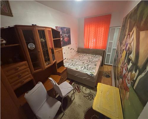 De vânzare apartament 3 camere renovat Etaj 1