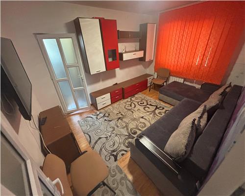 De vnzare apartament 3 camere renovat Etaj 1