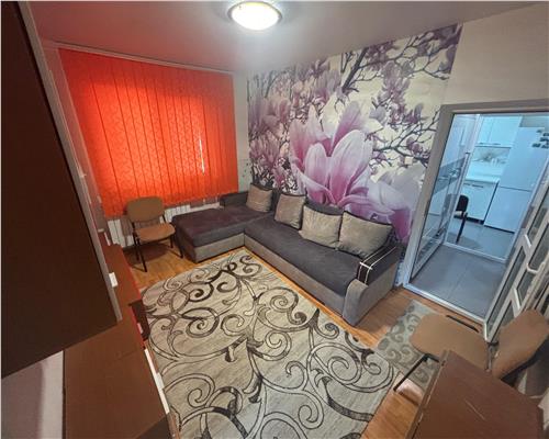 De vânzare apartament 3 camere renovat Etaj 1