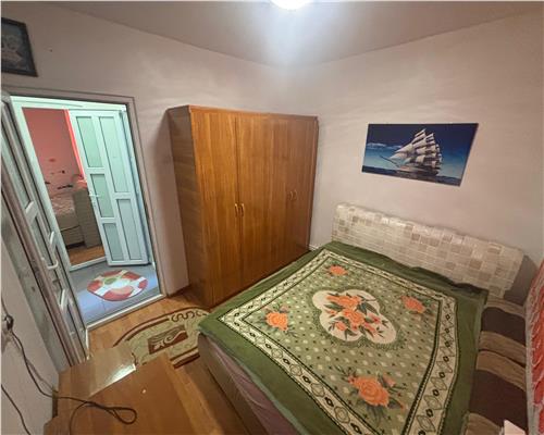 De vânzare apartament 3 camere renovat Etaj 1