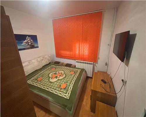 De vânzare apartament 3 camere renovat Etaj 1